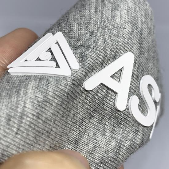 Etichetta a trasferimento termico in silicone 3D per indumento